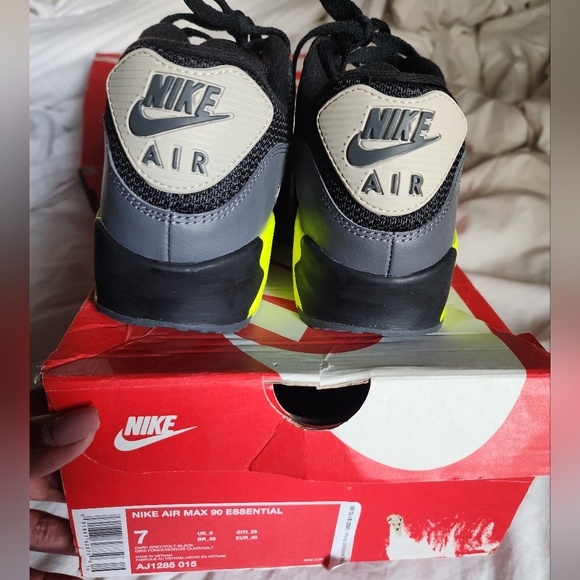 Nike Air Max 90 - Picture 3 of 5